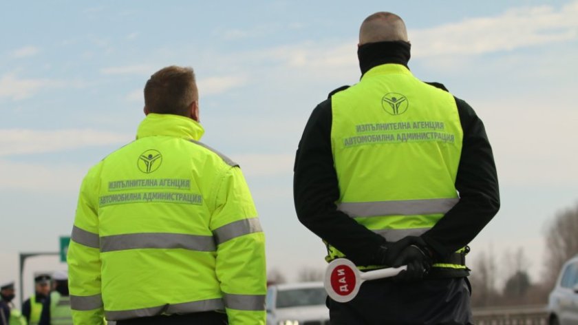 Арестуваха служители на ДАИ за подкуп от шофьорите на Роби Уилямс в София