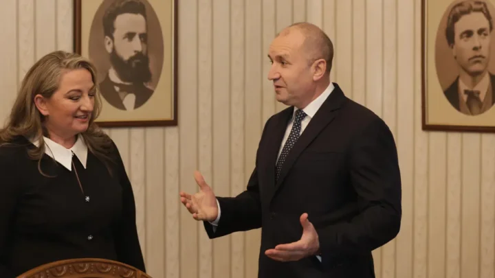 Радев започна консултациите за ново правителство: остър тон и отказ на ГЕРБ да участва в кабинет