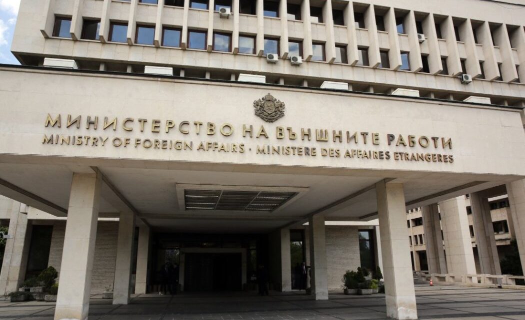 МВнР с извънредно предупреждение: Българите в 6 държави от Залива и Иран да се приберат незабавно