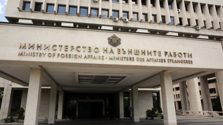 МВнР с извънредно предупреждение: Българите в 6 държави от Залива и Иран да се приберат незабавно