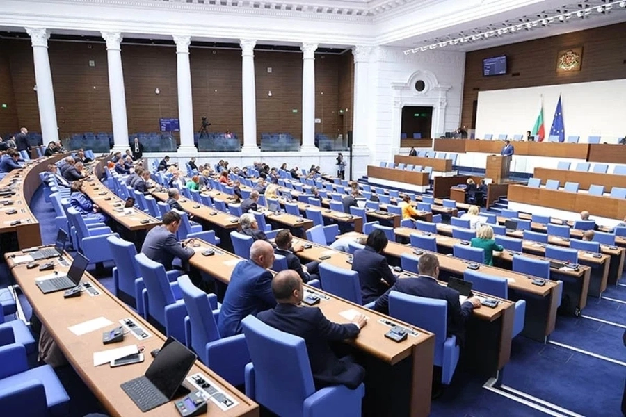 Заплатите във властта отново нагоре заради автоматична формула: Депутатите взимат на 4 000 евро, а министрите над 5 000 евро