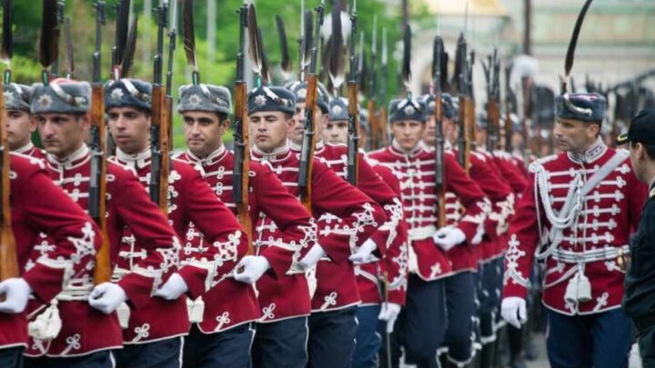 Денят на храбростта: България отбелязва 6 май с военни церемонии, авиошоу и почит към армията
