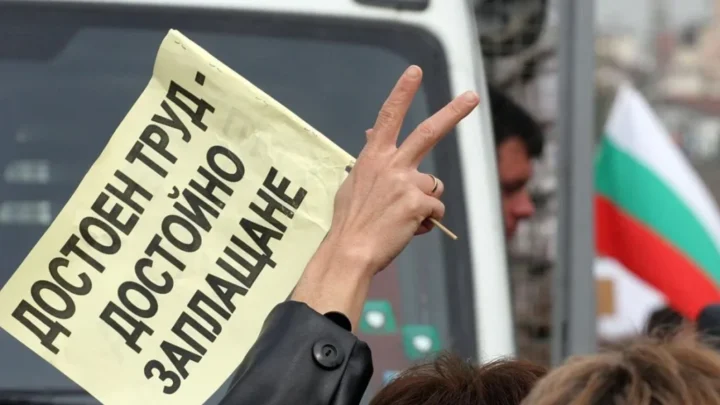 Учители готвят протести: 92% са готови да излязат на улицата за по-високи заплати