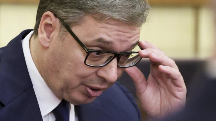 Александър Вучич обяви оставка: Сръбският президент се оттегля след месеци на протести