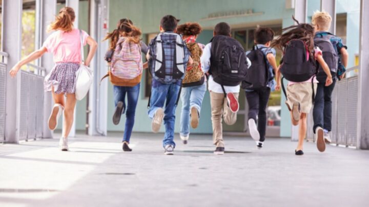 МОН публикува графика за ваканциите през учебната 2026/2027 година: Коледната почивка е до 3 януари