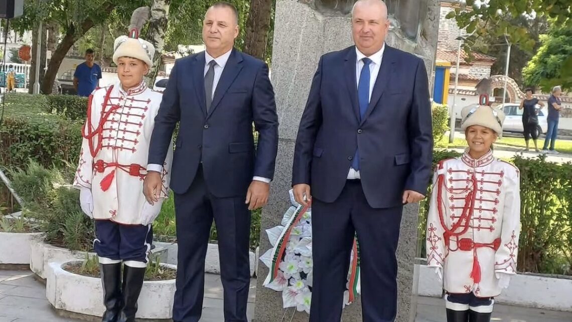 (СНИМКИ) Ихтиман отбеляза Деня на Съединението с тържествена церемония