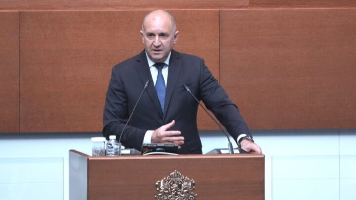 Румен Радев и Венко Сабрутев в остър спор за цените и еврото в парламента