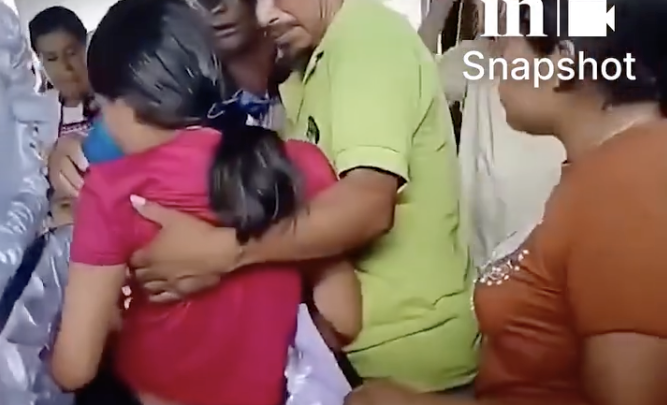 (ВИДЕО) Шок на погребение: 15-годишно момиче се свестило в ковчега си
