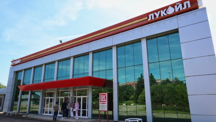 САЩ удължиха до април 2027 г. лиценза за българските дружества на „Лукойл“