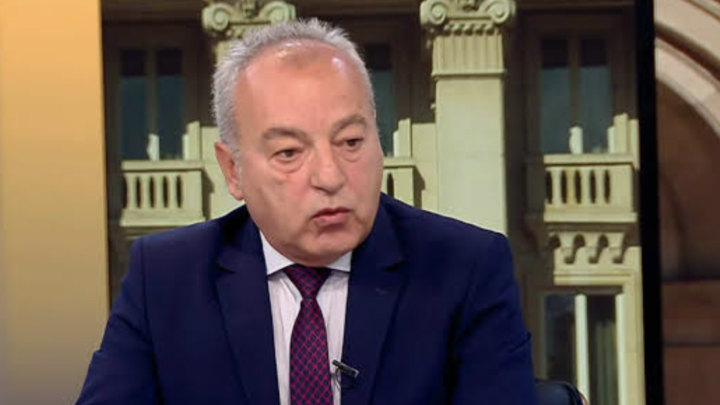 Гълъб Донев увери: Никой няма да ходи по къщите и да търси ракия, текстовете ще бъдат променени