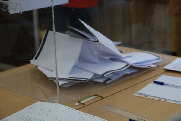 Избирателна активност към 9:00 часа: Гласували са 2,4% от избирателите