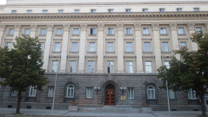 Депутатите излизат в две седмици „изборна“ пауза преди вота на 25 октомври